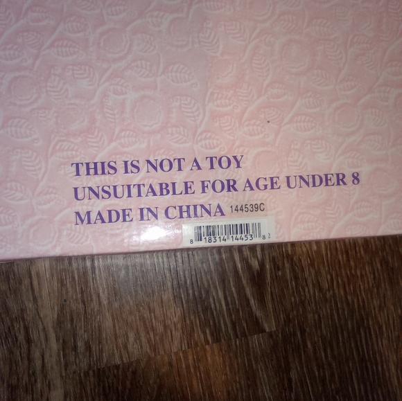 Vintage Anna and Aled goldenvale collection Porcelain doll - Picture 4 of 4